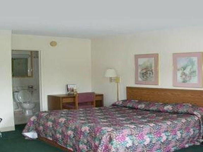 Kentucky Cardinal Inn Elizabethtown Room photo